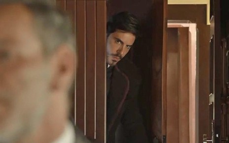 Xavier (Ricardo Tozzi) vai colocar bomba em trem no penúltimo capítulo de Orgulho e Paixão - Reprodução/TV Globo