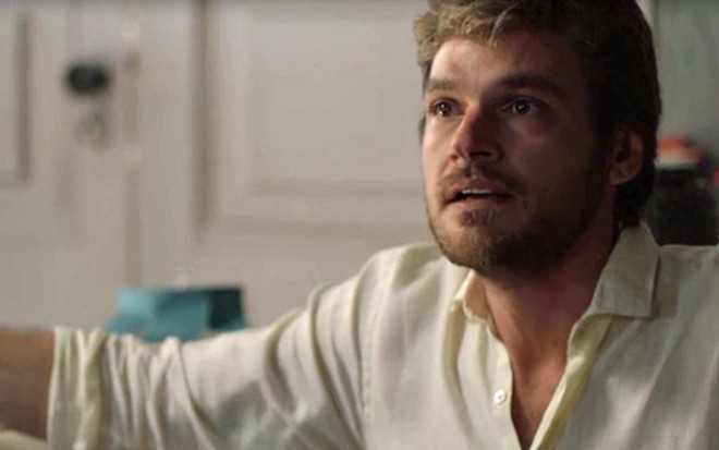 Beto (Emilio Dantas) ficará transtornado com saque em conta conjunta e assassinato do irmão - Reprodução/TV Globo