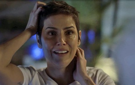 Karola (Deborah Secco) em cena da novela das nove; vilã terá final trágico para salvar Valentim - Reprodução/TV Globo