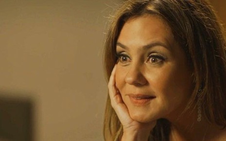 Laureta (Adriana Esteves) vai arrumar um novo namorado e braço direito na novela das nove - Fotos: Reprodução/TV Globo