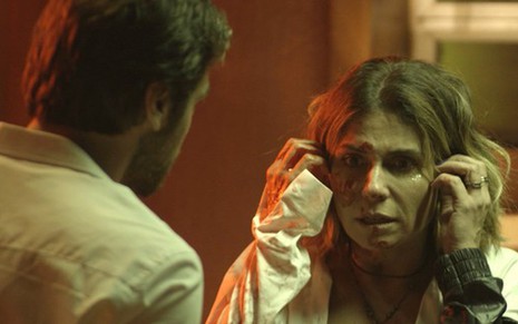 Beto (Emilio Dantas) flagrará Luzia (Giovanna Antonelli) ao lado do corpo de Remy (Vladimir Brichta) - Divulgação/TV Globo
