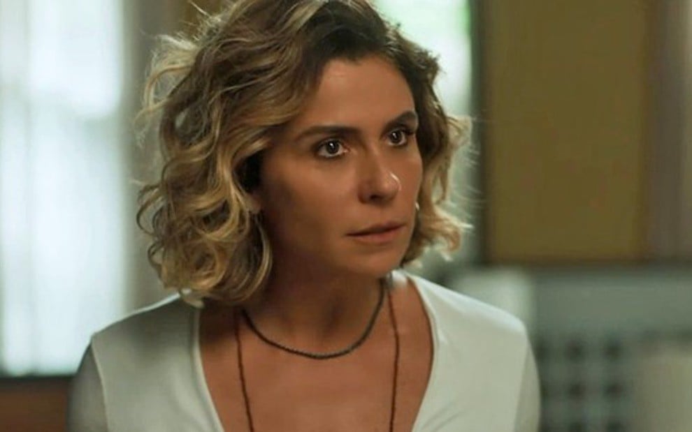 Luzia (Giovanna Antonelli) temerá o pior ao ver a rival sozinha com o seu neto, Miguel - Fotos: Reprodução/TV Globo