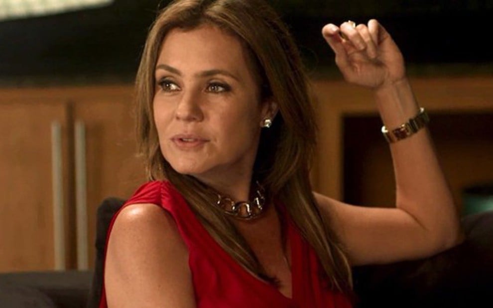 Laureta (Adriana Esteves) em cena da novela; cafetina vai ganhar 'cafungada' do ex-amante - Fotos: Reprodução/TV Globo