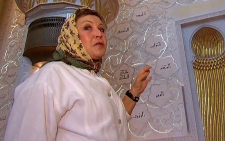 Isabela Assumpção em mesquita de Abu Dhabi, tema do Globo Repórter de sexta (29) - Reprodução/TV Globo