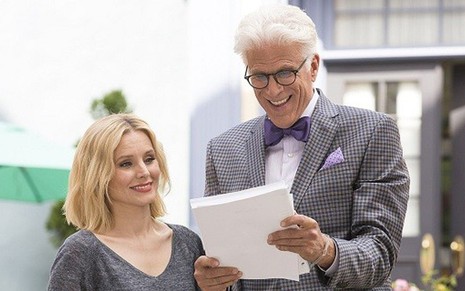 Kristen Bell e Ted Danson emThe Good Place: comédia ganha terceira temporada - Divulgação/NBC