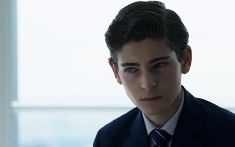 David Mazouz na terceira temporada de Gotham; ator interpreta o jovem Bruce Wayne - Reprodução/Fox