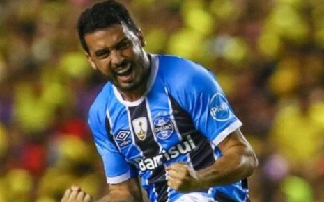 Lateral-direito Edílson comemora gol em vitória do Grêmio na semifinal da Libertadores - Divulgação/Grêmio FBPA