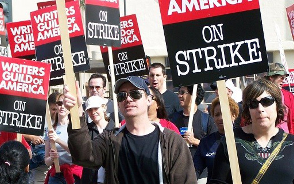 Roteiristas em protesto a favor da greve que parou a indústria hollywoodiana em 2007 - Fotos: Divulgação/WGA