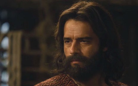 Guilherme Winter, que interpreta Moisés, no capítulo de ontem de Os Dez Mandamentos - Reprodução/TV Record