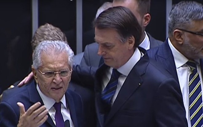 Carlos Alberto de Nóbrega ao lado de Jair Bolsonaro em homenagem na Câmara dos Deputados, dia 29 - REPRODUÇÃO/CÂMARA DOS DEPUTADOS