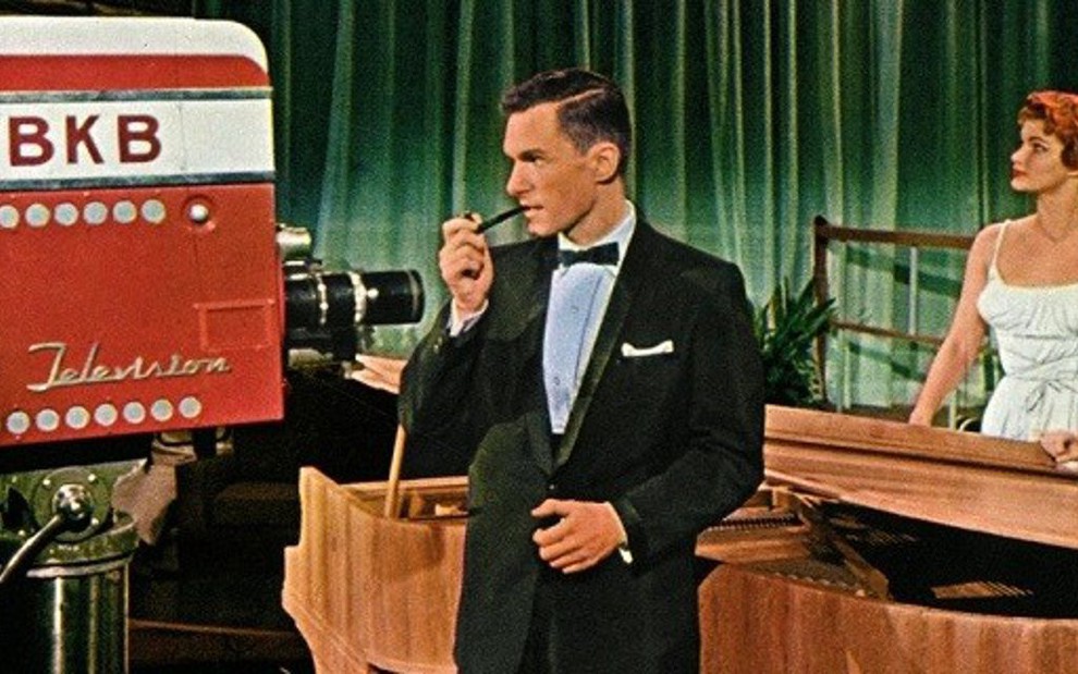 O empresário Hugh Hefner no final dos anos 1960 em apresentação de programa de TV - Imagens: Divulgação/Playboy