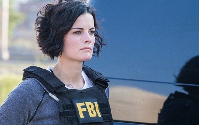 A atriz Jaimie Alexander em episódio de Blindspot, mais uma série com o FBI em cena - Divulgação/NBC