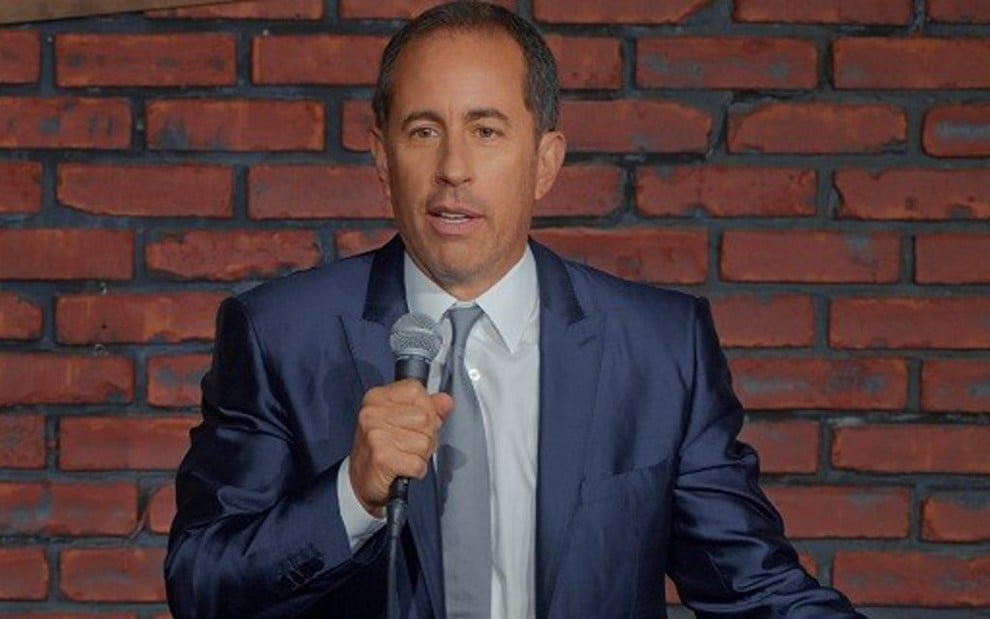 Jerry Seinfeld em show na Netflix; comediante volta aos palcos para contar o começo de tudo - Imagens: Divulgação/Netflix