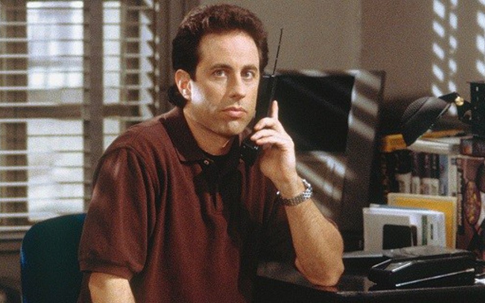 Jerry Seinfeld em episódio de Seinfeld; comédia dos anos 1990 é sucesso até hoje - Divulgação/NBC