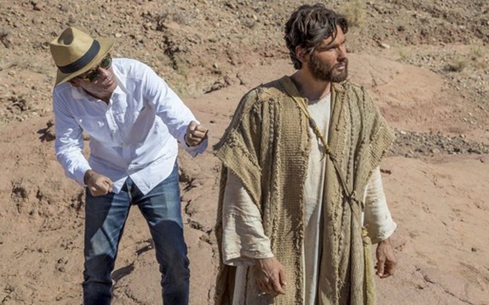 Edgard Miranda dirige Dudu Azevedo em gravação da novela Jesus realizada no Marrocos - EDU MORAES/RECORD