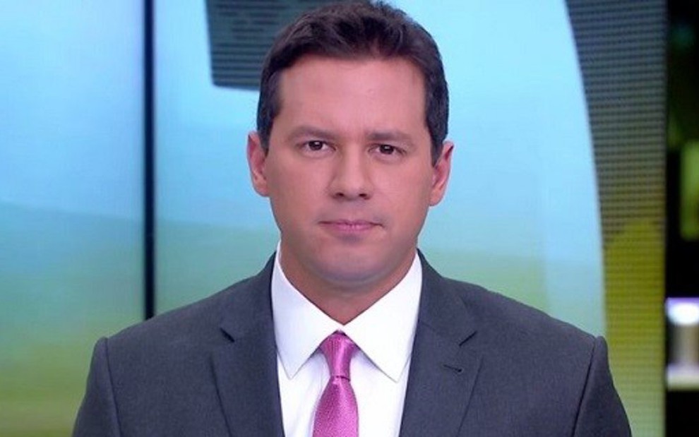 Dony De Nuccio na bancada do Jornal Hoje: ele fica emburrado se chamado pelo nome real - Reprodução/TV Globo