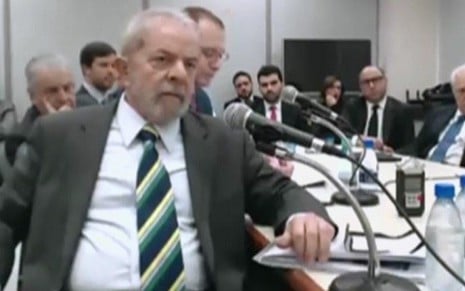 O ex-presidente Lula durante depoimento ao juiz Sérgio Moro, nesta quarta (10), em Curitiba - Reprodução/TV Globo