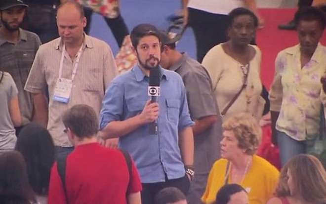 Phelipe Siani em feira de artesanato em SP, em sua última aparição no JN, em 15 de julho - Reprodução/TV Globo