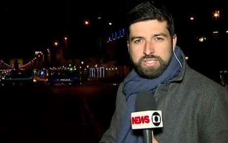 O correspondente Rodrigo Carvalho, da GloboNews, reporta atentado em Paris no JN do dia 20 - Imagens: Reprodução/TV Globo