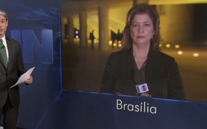 O apresentador William Bonner com a repórter Delis Ortiz no Jornal Nacional de ontem (18) - Reprodução/TV Globo
