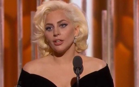A cantora e atriz Lady Gaga discursa após receber prêmio no Globo de Ouro de 2016 - Reprodução/NBC