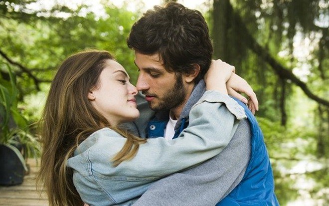 Isabelle Drummond e Chay Suede em cena de A Lei do Amor, nova novela das nove da Globo - João Miguel Jr./TV Globo