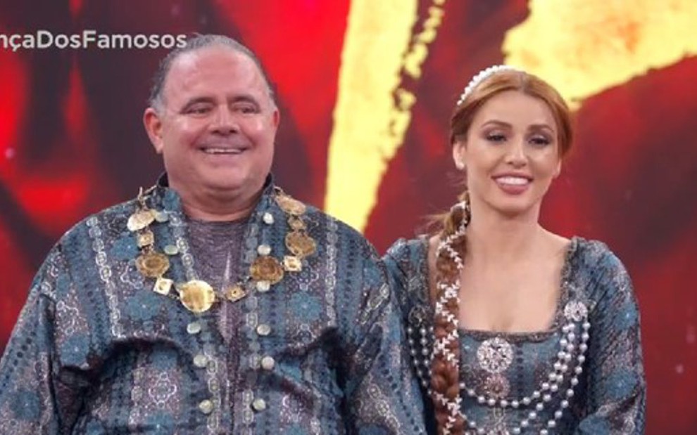Leo Jaime e Larissa Parison após dançarem valsa na final da Dança dos Famosos no Domingão - REPRODUÇÃO/TV GLOBO