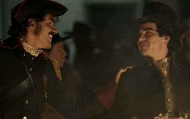 Ricardo Pereira e Caio Blat em cena exibida ontem por Liberdade, Liberdade - Reprodução/TV Globo