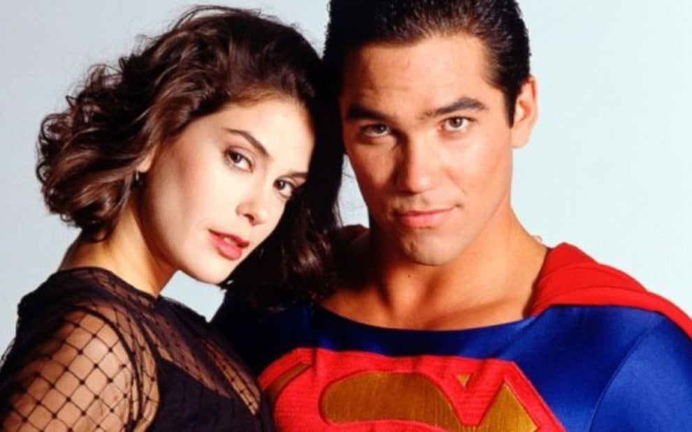 Teri Hatcher e Dean Cain, astros de Lois & Clark, voltaram ao mundo dos heróis em Supergirl - Fotos: Divulgação