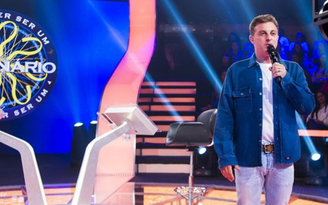 Luciano Huck durante gravação de Quem Quer Ser um Milionário?, que já chegou a 20 pontos - João Miguel Junior/TV Globo