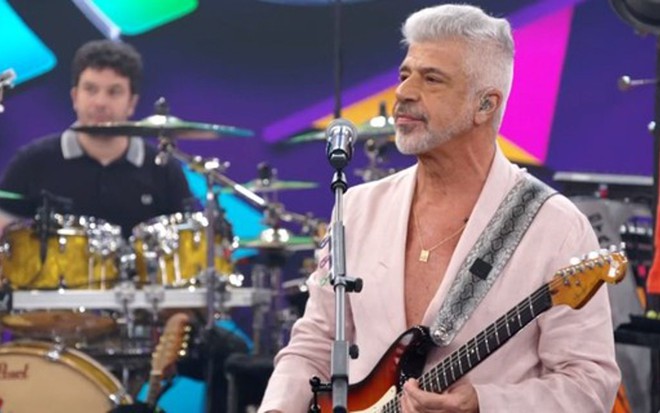Lulu Santos se apresentou ao vivo no Domingão do Faustão neste domingo (26) e lançou sua nova turnê - REPRODUÇÃO/GLOBO