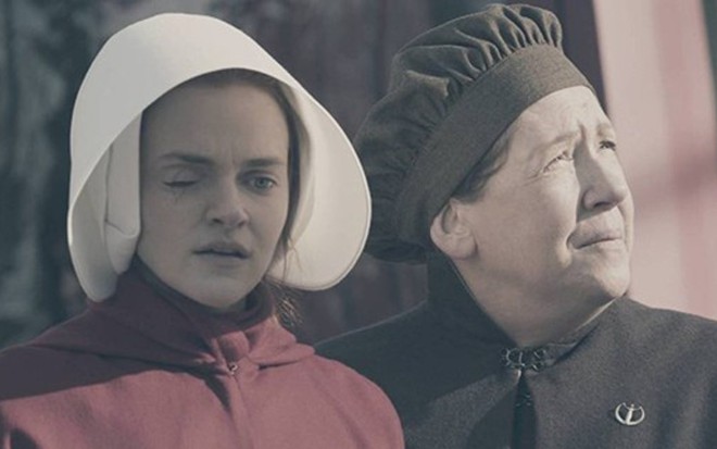 Madeline Brewer interpreta a caolha Janine em The Handmaid's Tale, série exibida no Brasil pelo Paramount  - DIVULGAÇÃO/HULU