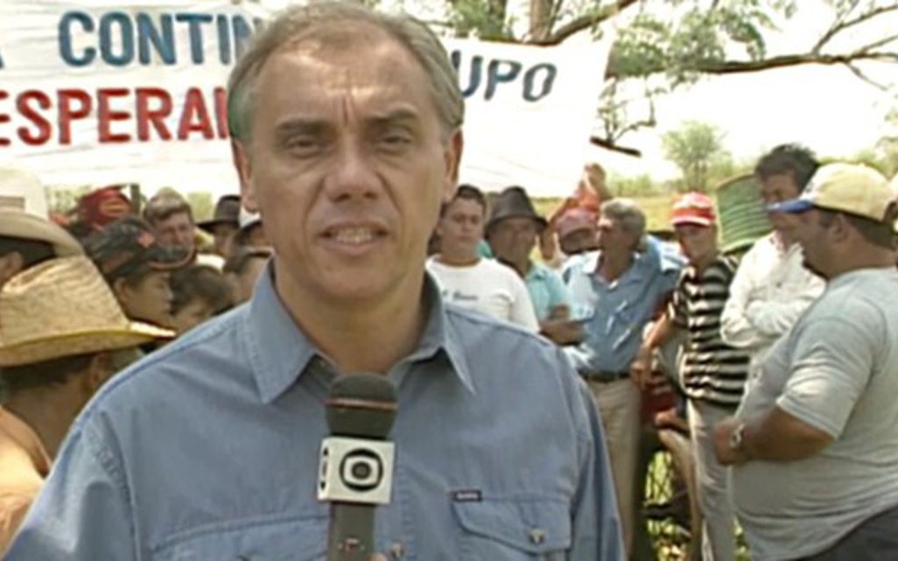 Marcelo Rezende em reportagem para o Jornal Nacional na década de 1990, quando se passa Verão 90 - REPRODUÇÃO/TV GLOBO