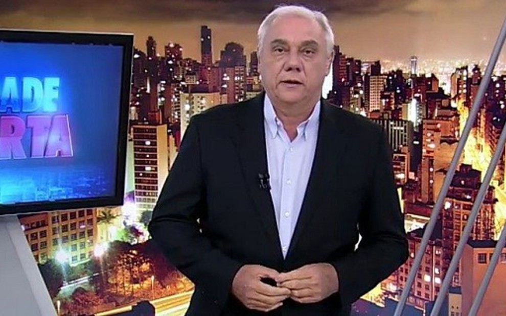 Marcelo Rezende no Cidade Alerta de sexta-feira (6), que perdeu de 7,1 a 6,6 para o SBT - Reprodução/Record