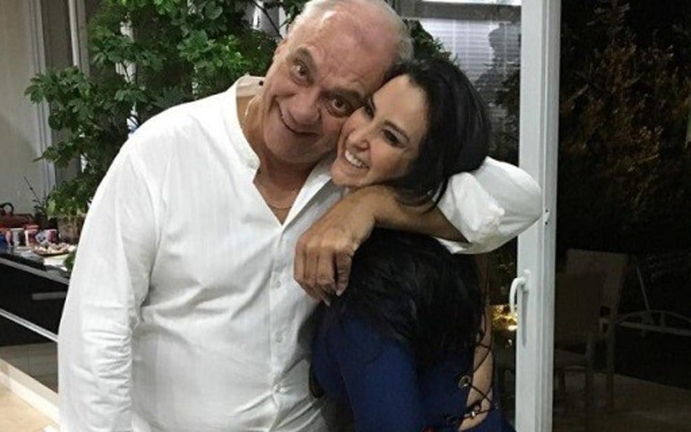 Marcelo Rezende e Fabíola Gadelha na casa do apresentador em foto publicada em março - Reprodução/Instagram