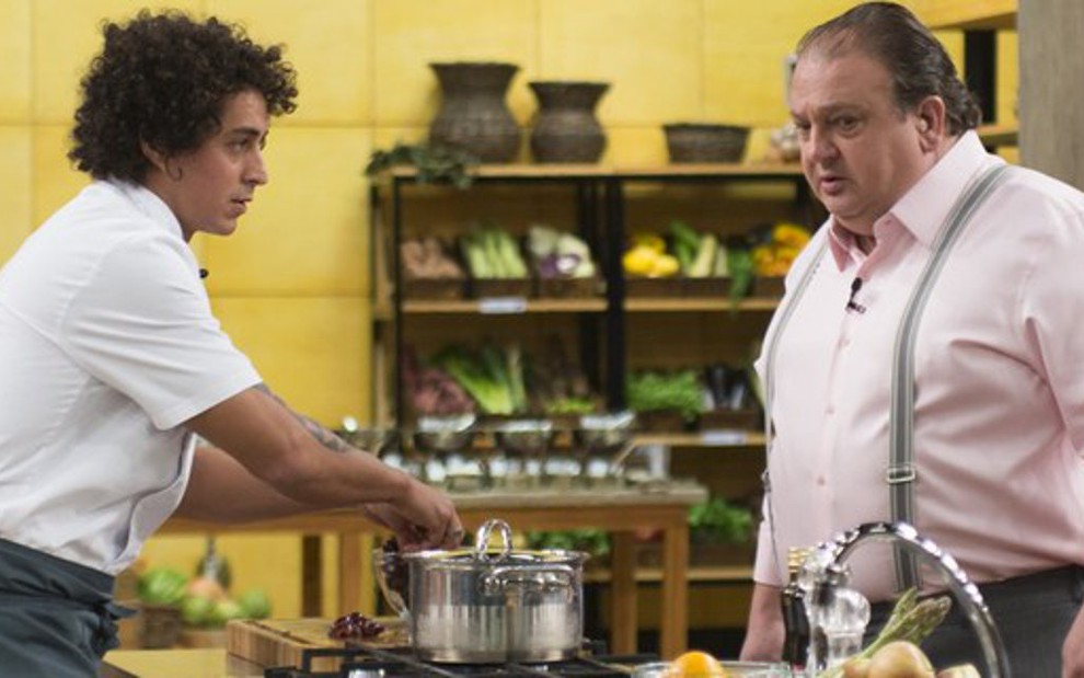 O cozinheiro Dario Costa e Erick Jacquin no último episódio de MasterChef Profissionais - Carlos Reinis/Band