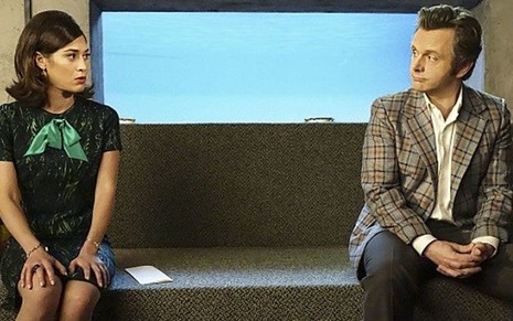 A dupla Lizzy Caplan e Michael Sheen em cena da quarta temporada de Masters of Sex - Divulgação/Showtime