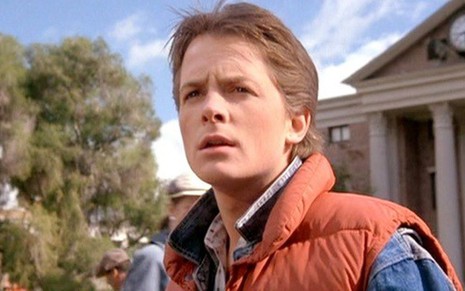 Michael J. Fox no filme De Volta para o Futuro 2 (1989); personagem viajou no tempo até 2015 - Reprodução/Universal Pictures