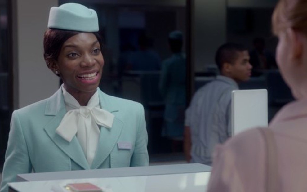 Michaela Coel interpretou uma funcionária de companhia aérea na terceira temporada de Black Mirror - FOTOS: DIVULGAÇÃO/NETFLIX