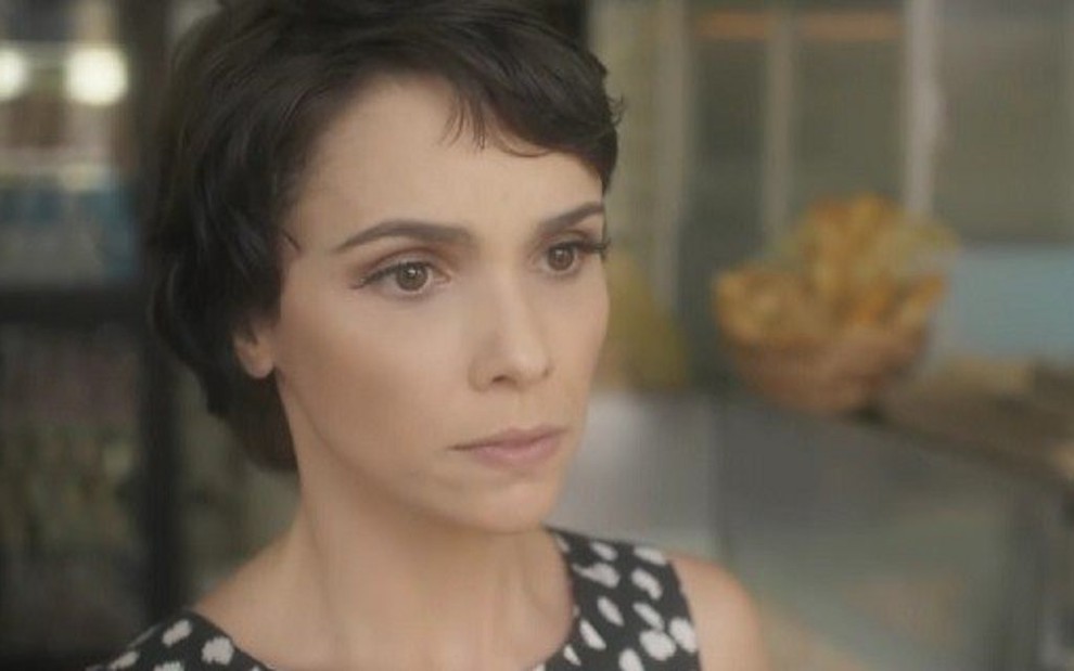 A atriz Débora Falabella em cena do episódio da última terça (22) de Nada Será Como Antes - Reprodução/TV Globo