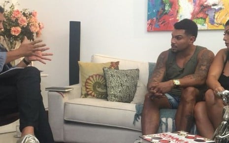 Geraldo Luís entrevista Naldo Benny e Ellen Cardoso para o programa Domingo Show - DIVULGAÇÃO/RECORD TV