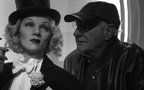 Nilton Travesso ao lado de estátua de cera de Marlene Dietrich em museu de Los Angeles - Reprodução/Instagram