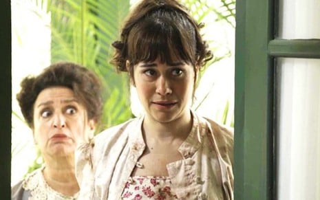 Petúlia (Grace Gianoukas) com Susana (Alessandra Negrini) na novela das seis da Globo - Reprodução/TV Globo