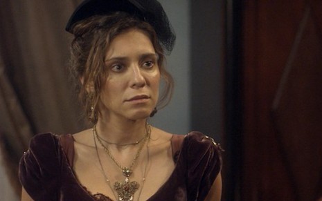 Dulcina (Joana Solnado) aparecerá no Palácio da Quinta atrás do amante em Novo Mundo - Reprodução/TV Globo