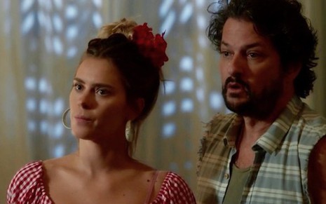 Afrodite (Carolina Dieckmann) e Nicolau (Marcelo Serrado) em cena da novela das nove da Globo - Reprodução/TV Globo