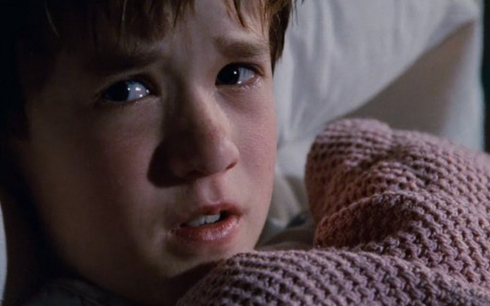 Haley Joel Osment em cena clássica do cinema, no filme O Sexto Sentido; ator já fez de tudo na TV - Reprodução/Buena Vista Pictures