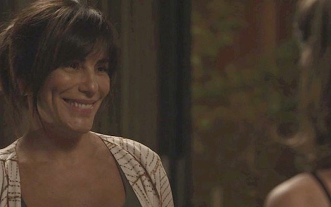 Beth/Duda (Gloria Pires) dirá para Clara (Bianca Bin) que vai sair com ex-amante na novela  - Reprodução/TV Globo