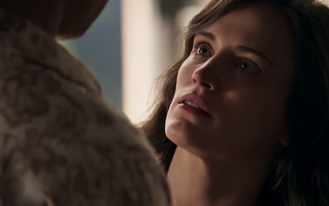 Sergio Guizé e Bianca Bin em cena de O Outro Lado do Paraíso: casal vai se separar após briga - Reprodução/TV Globo