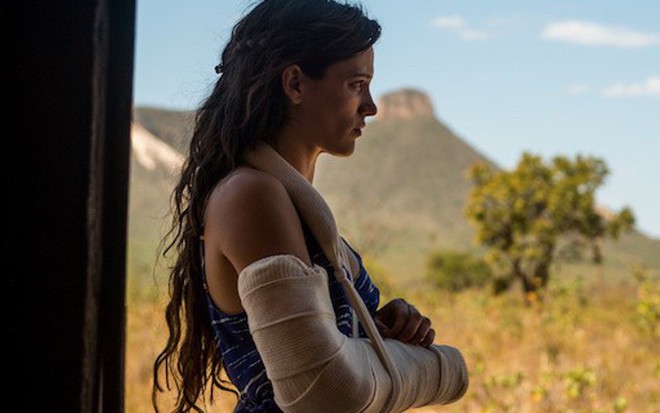 Bianca Bin interpreta drama de Clara; personagem será agredida pelo marido na trama - Fotos Raquel Cunha/TV Globo