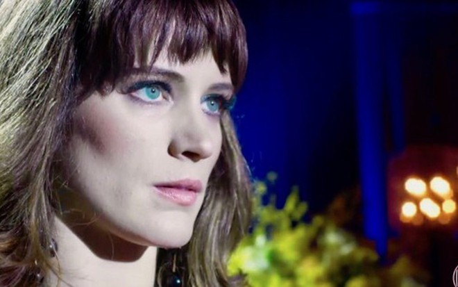 Clara (Bianca Bin) em sua volta triunfal para Palmas após passagem de dez anos na novela das nove - Fotos: Reprodução/TV Globo